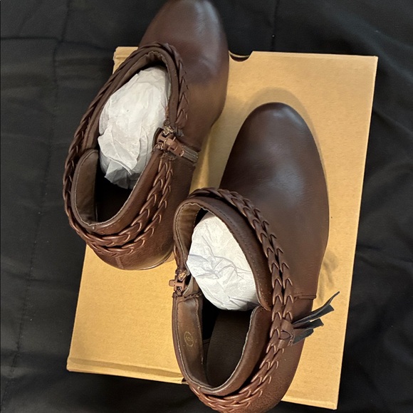 🎀 Ankle Boots w/ Braids 🎀 - Picture 4 of 6